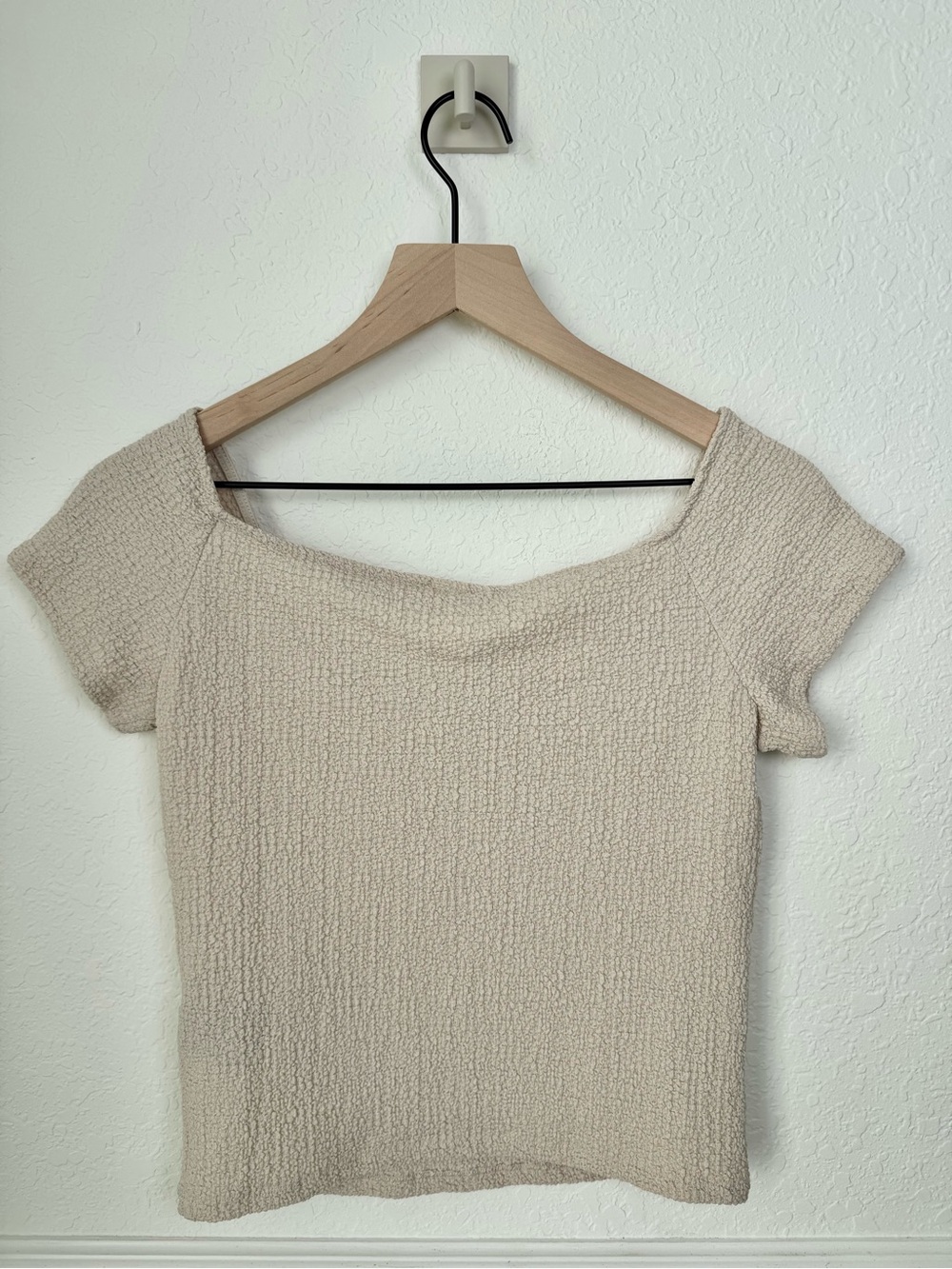 H&M Beige Textured Off-Shoulder Short Sleeve Crop Top
